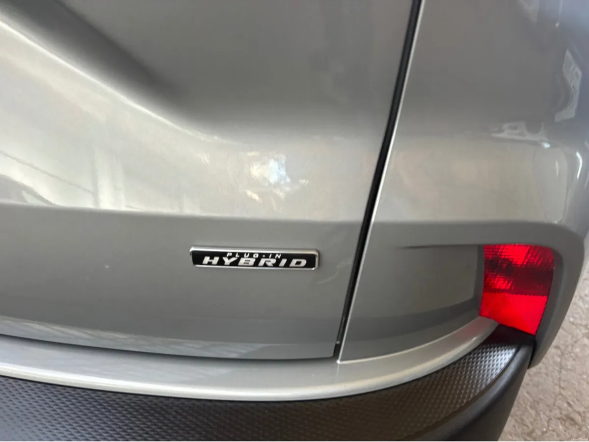 Ford Kuga TITANIUM 2.5 PHEV 225 S6.2 CT 4DR - Image 3