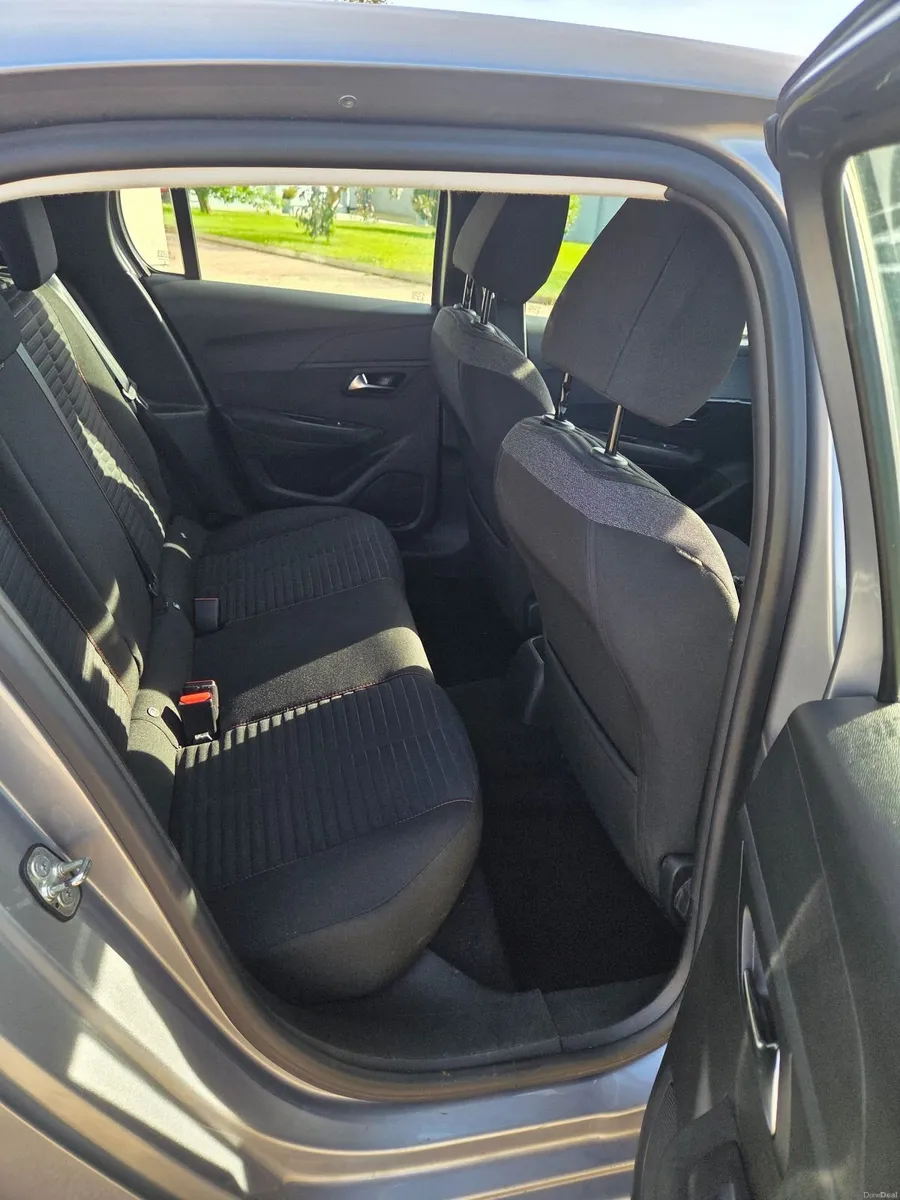 Peugeot 208 - Image 4
