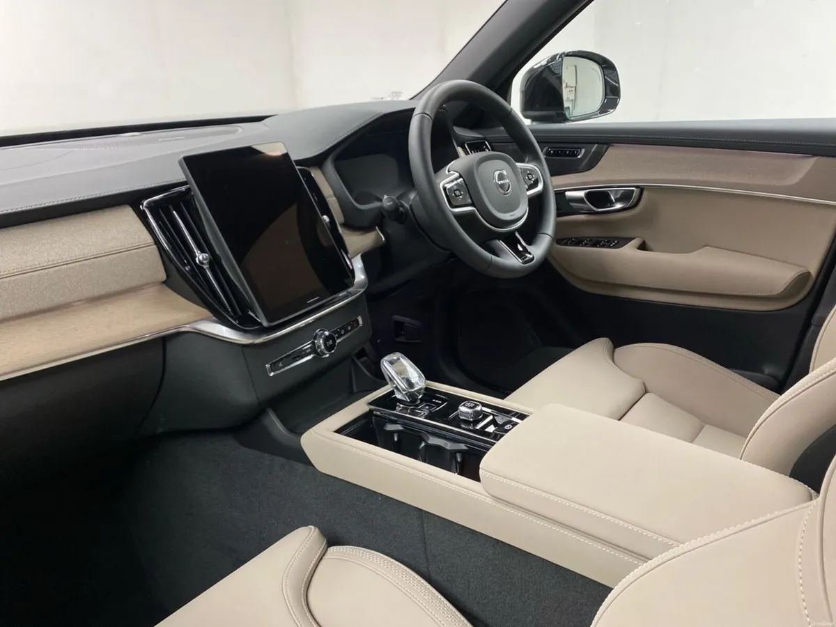 Volvo XC90 Plus with 21inch alloys - Image 3