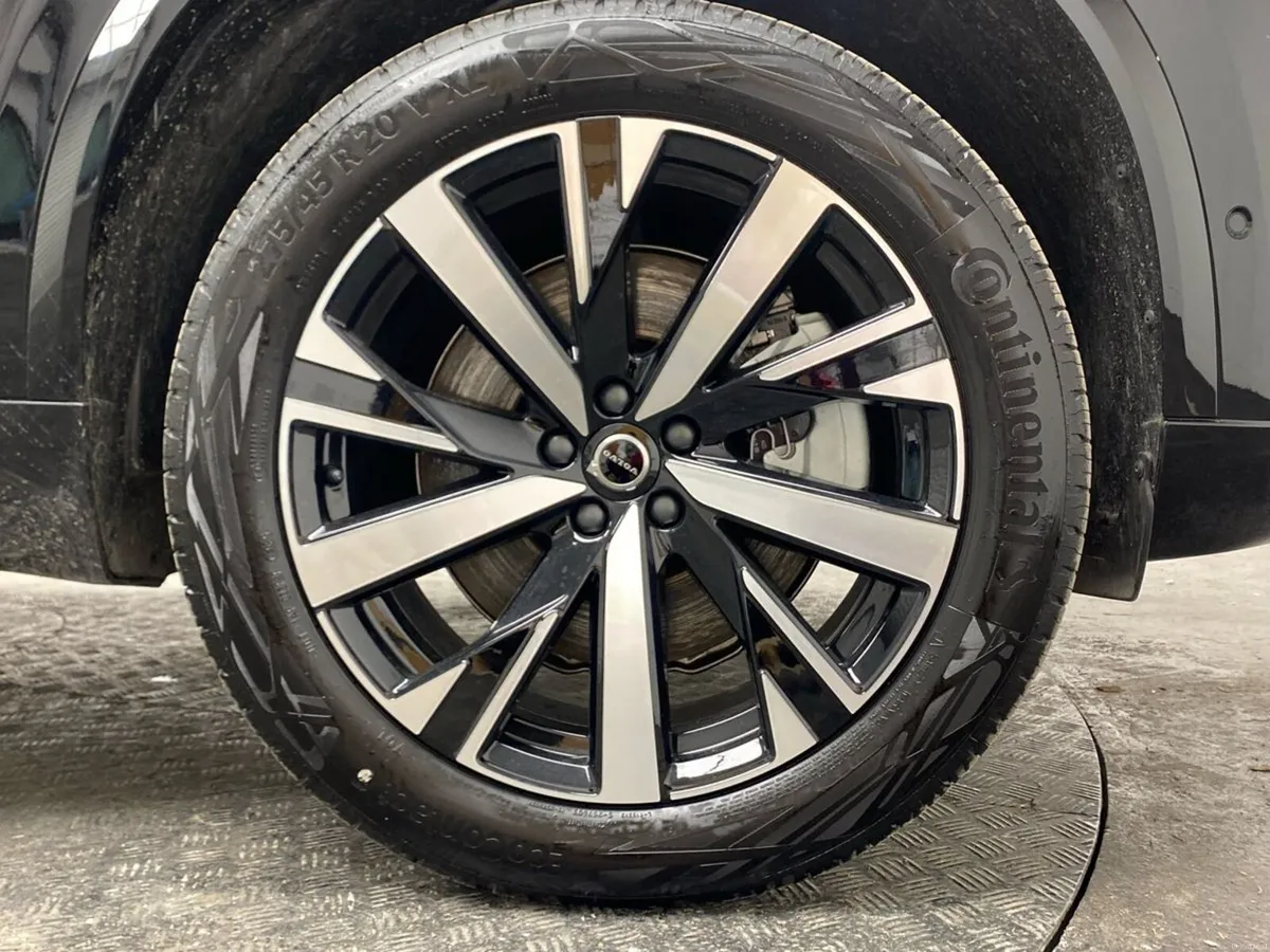 Volvo XC90 Plus T8 plug-in hybrid AWD Automatic - Image 6