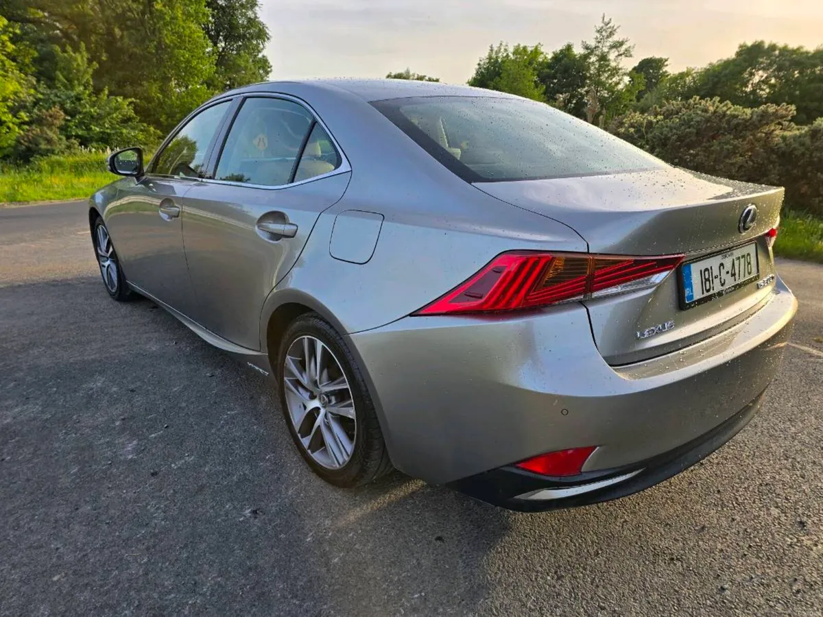 Lexus is300h - Image 4