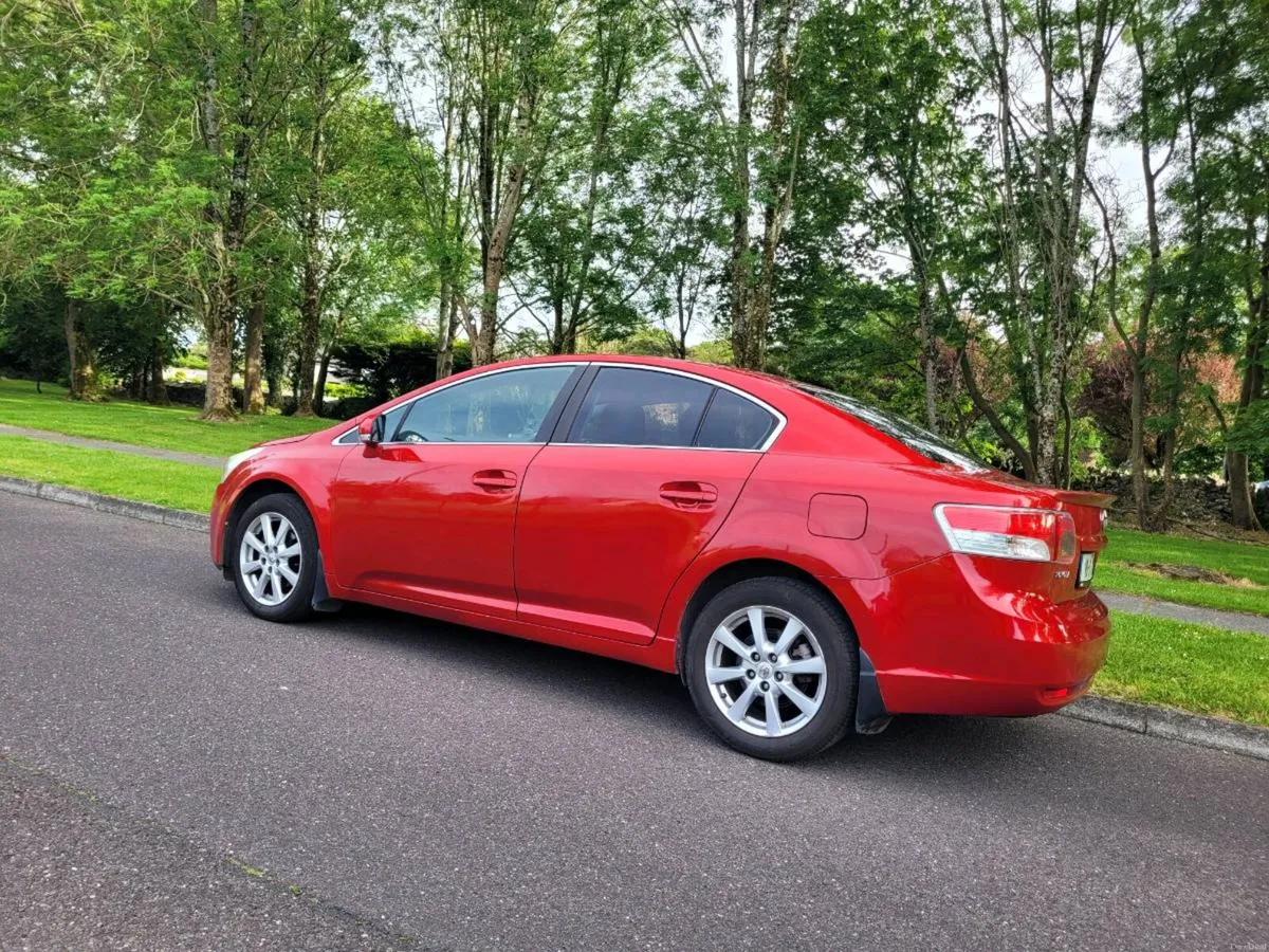 IMMACULATE 2010 TOYOTA AVENSIS 2.0 D4D AURA. - Image 2