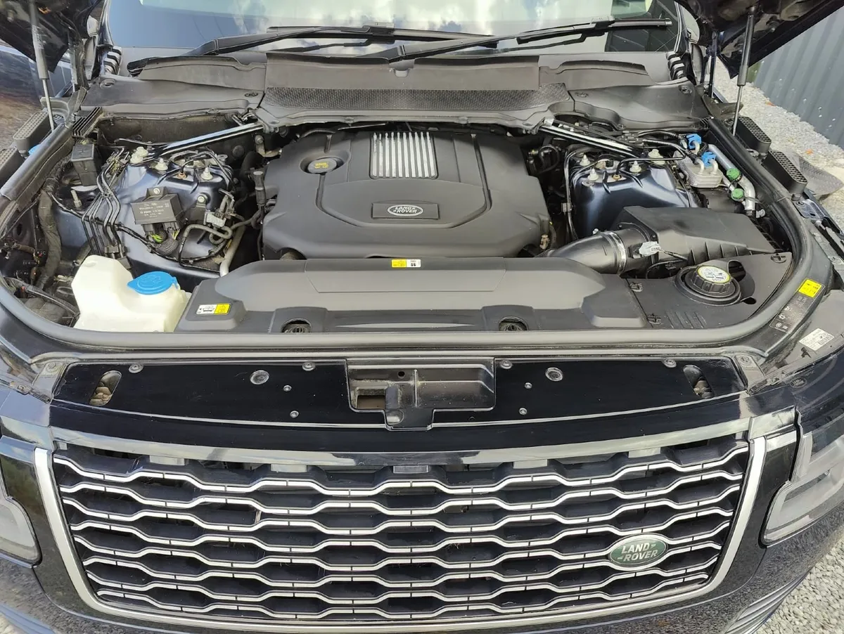 Land Rover Range Rover 2018 Vogue SE / LOW MILEAGE - Image 6