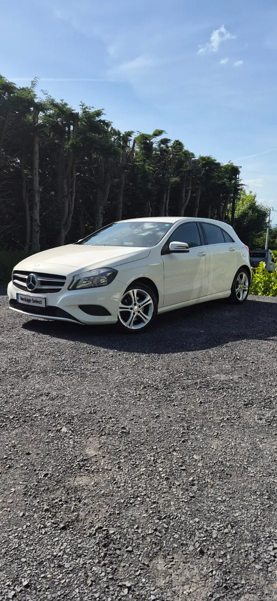 MERCEDES BENZ A180 AUTOMATIC 2015 - Image 4