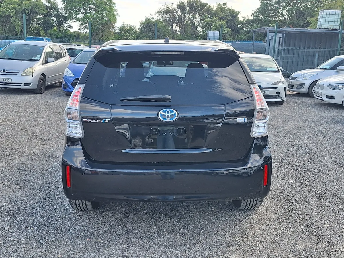 Toyota prius alpha 7 seater Self charging Hybrid - Image 5