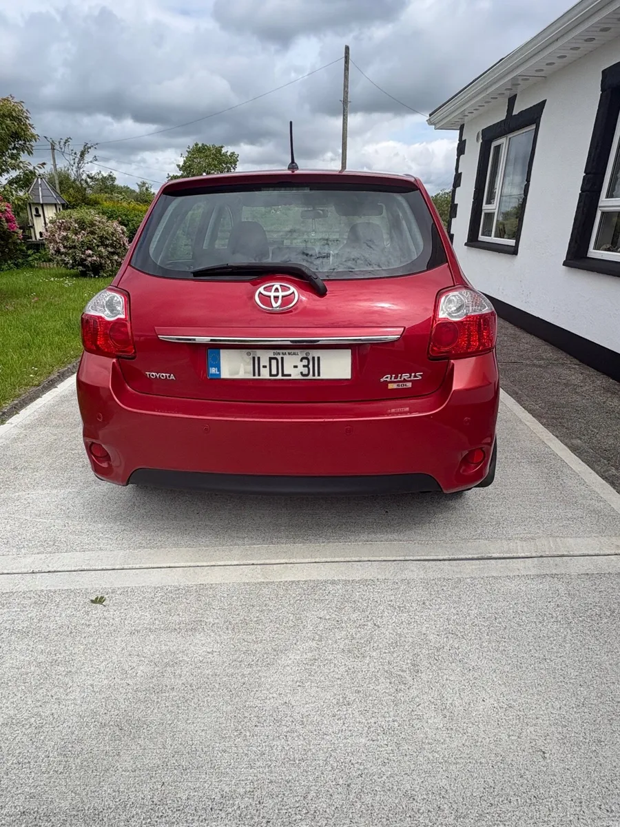 Toyota Auris 2011 - Image 2