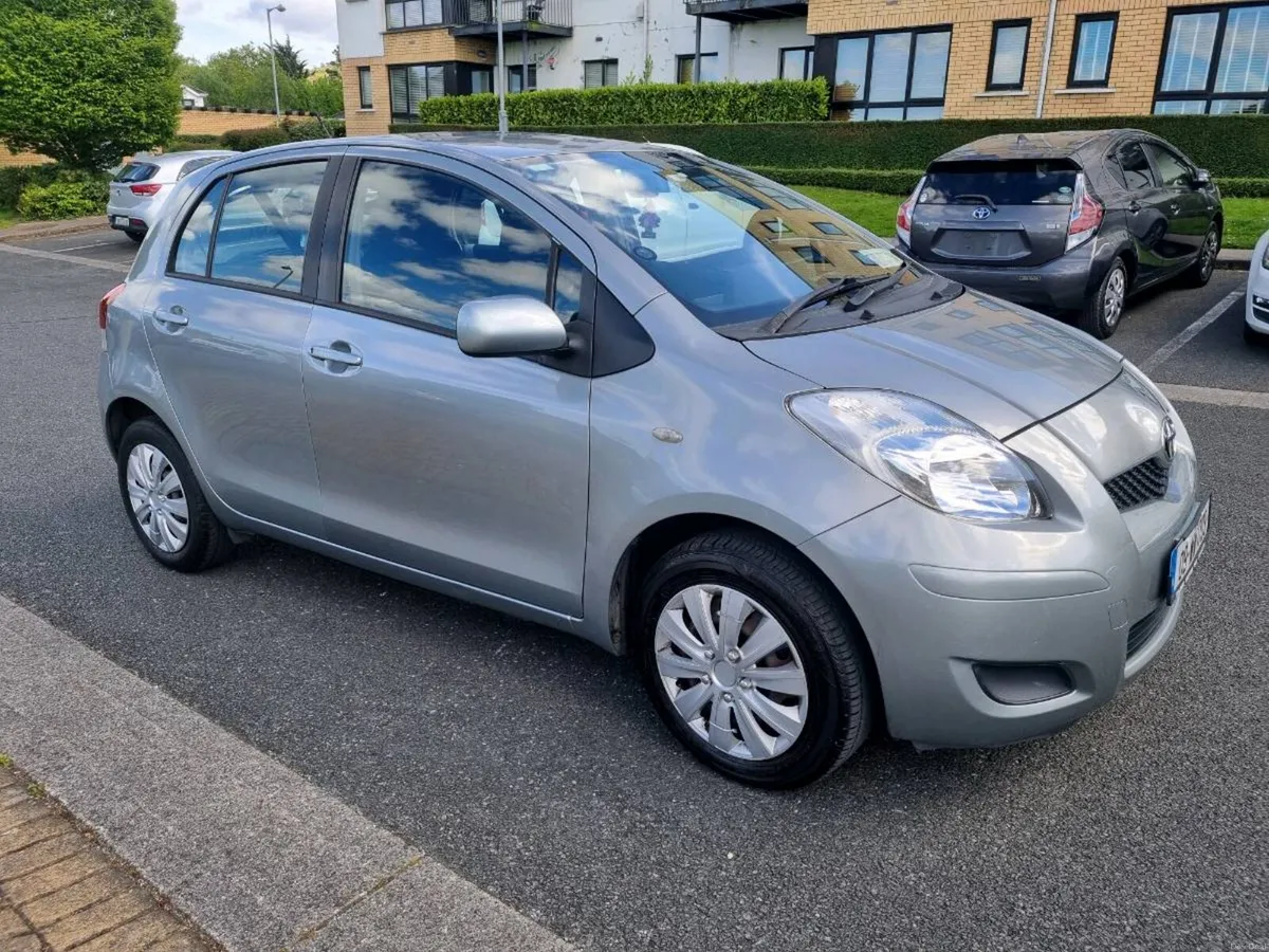 Toyota Yaris 1.0 Silver 2009 - Image 1