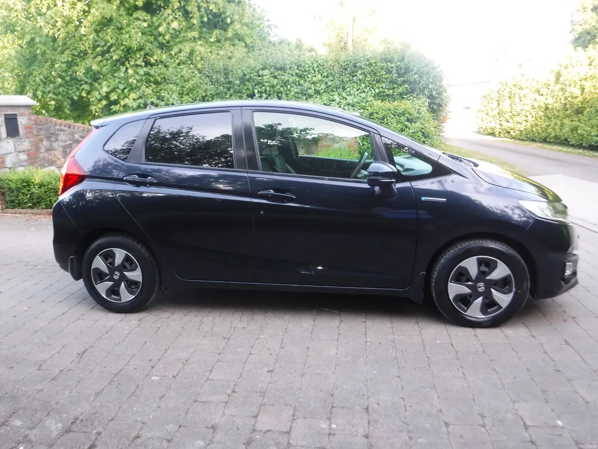 HONDA FIT 1.5 AUTO HYBRID SPECIAL EDITION - Image 2