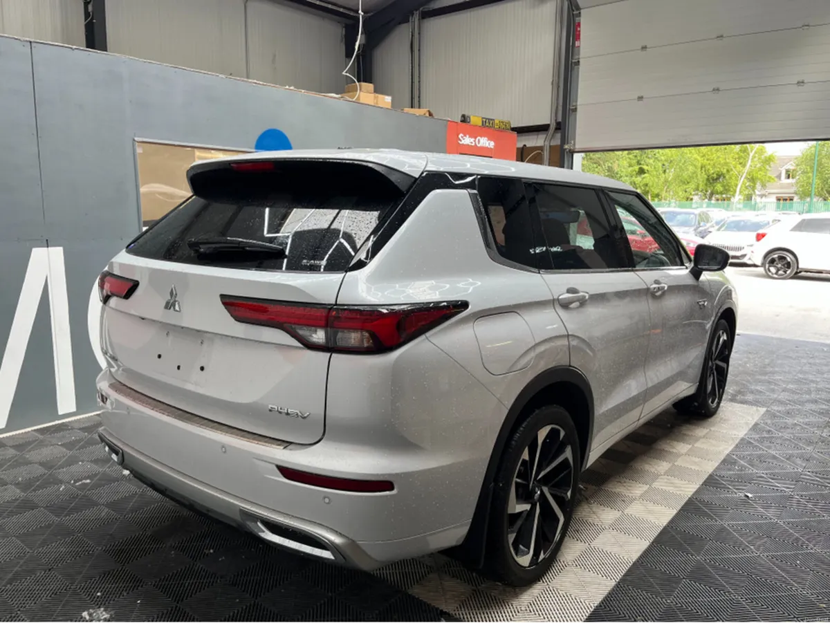 Mitsubishi Outlander 2023 MITSUBISHI OUTLANDER PHE - Image 2