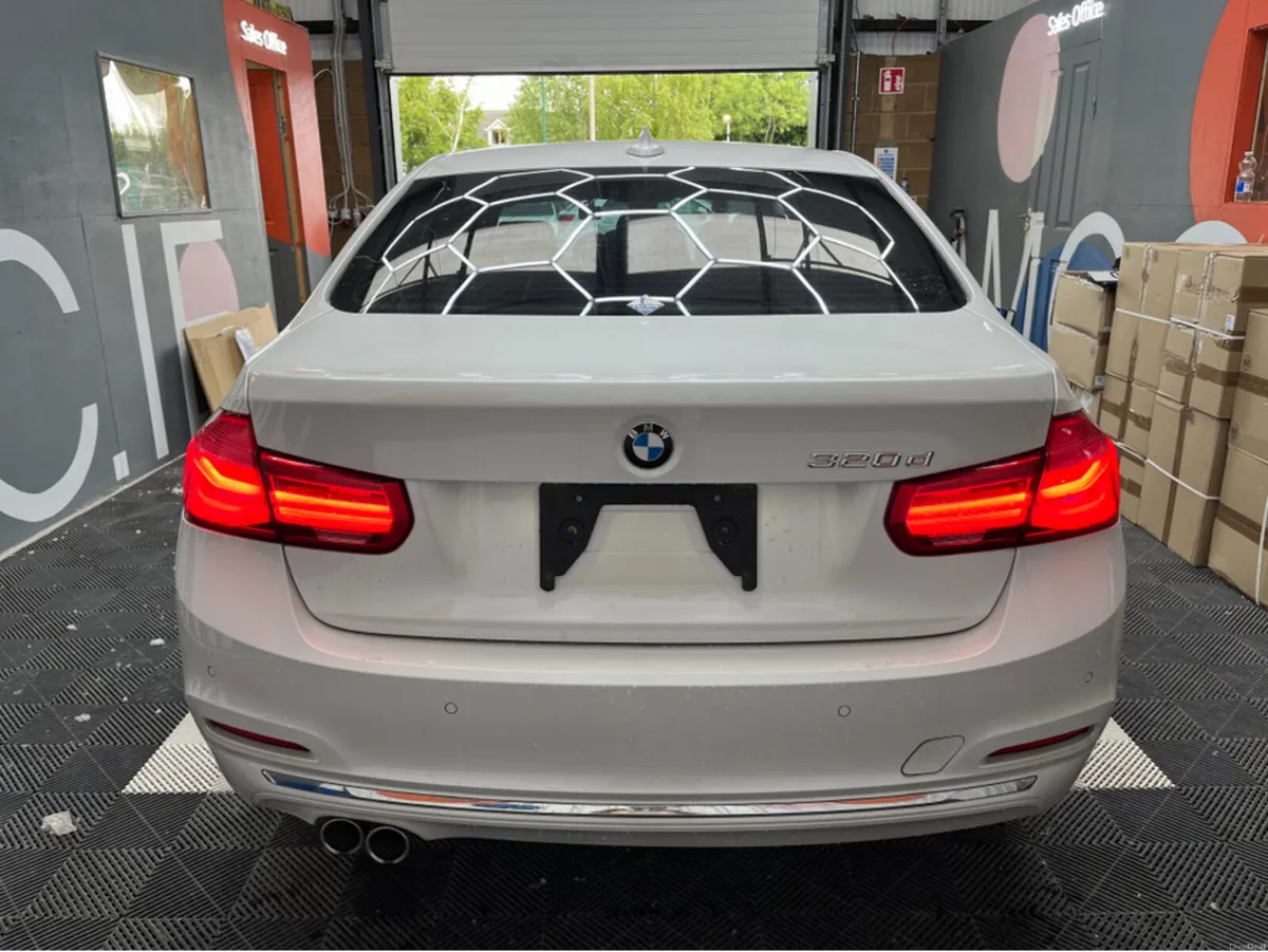 BMW 3-Series 2018 BMW 320D LUXURY 2.0 AUTOMATIC / - Image 3