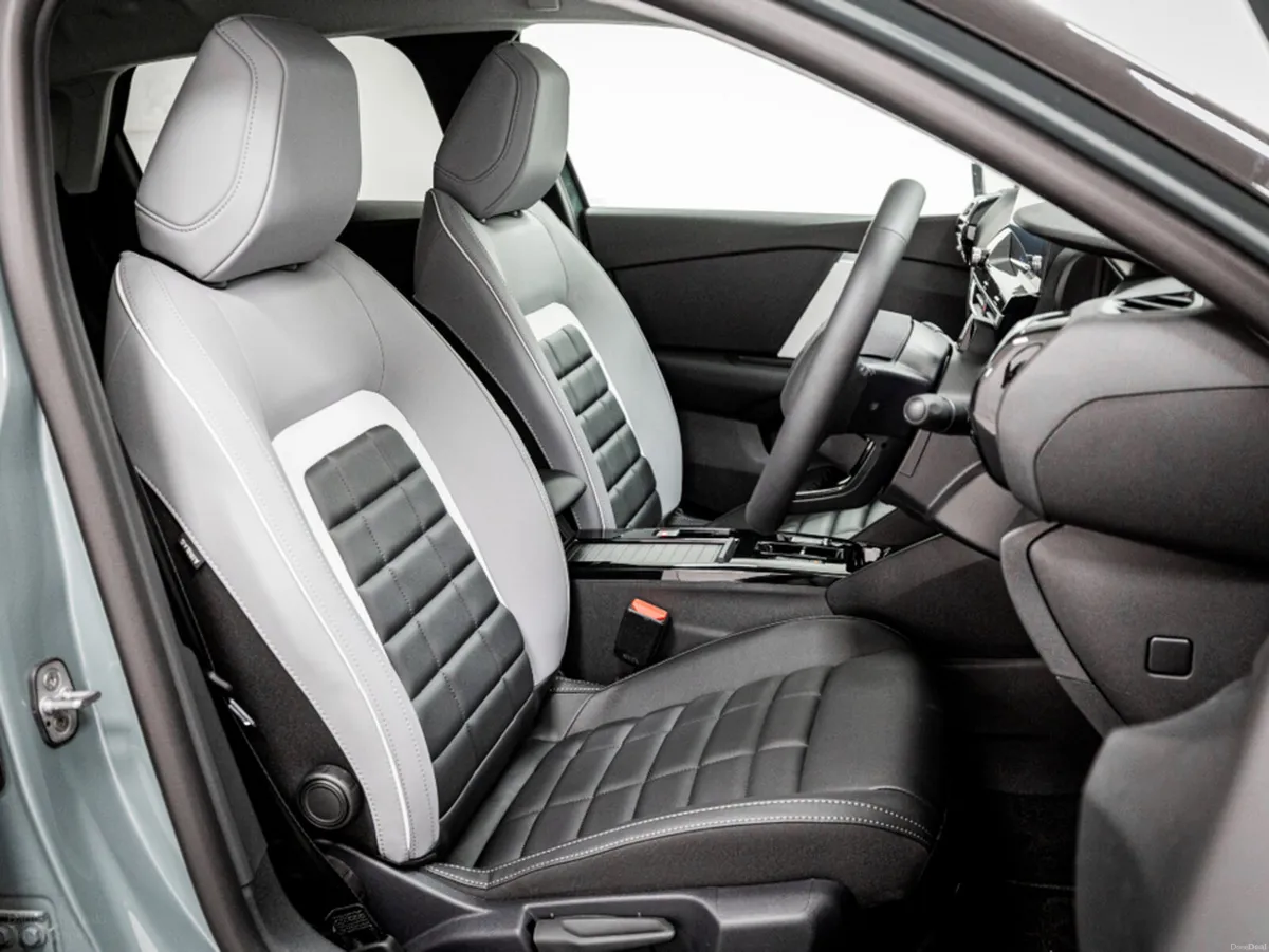 Citroen C4 ë-Max 54kWh 156HP - Image 3