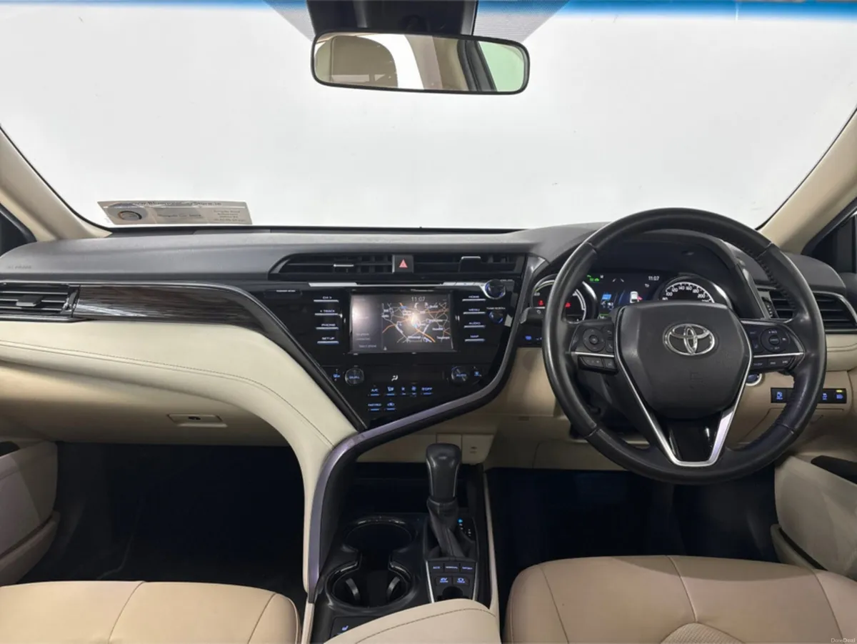 Toyota Camry HYBRID SOL*Digital Dash**Touchscreen - Image 3