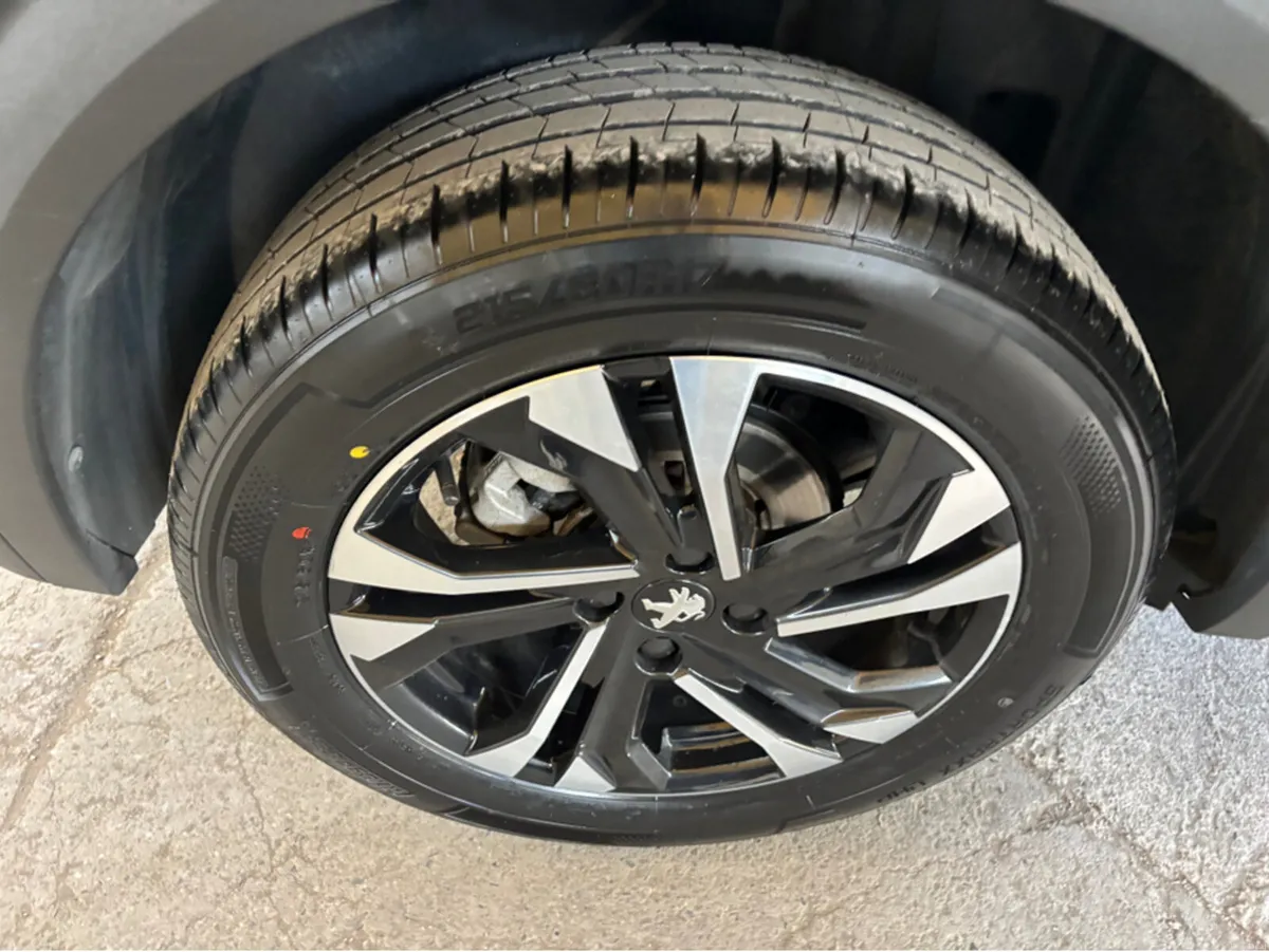 Peugeot 2008 ALLURE 1.2 100 6.4 4DR - Image 3