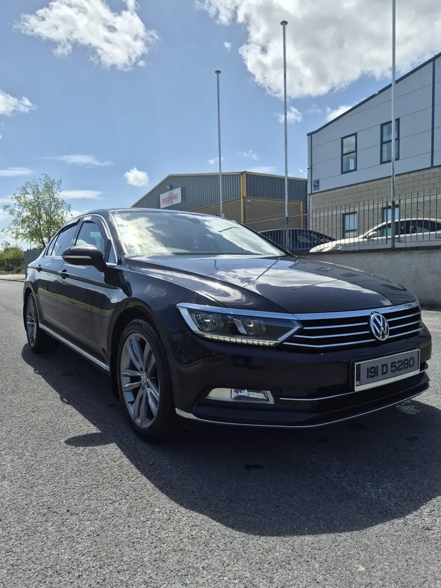 Volkswagen Passat - Image 1