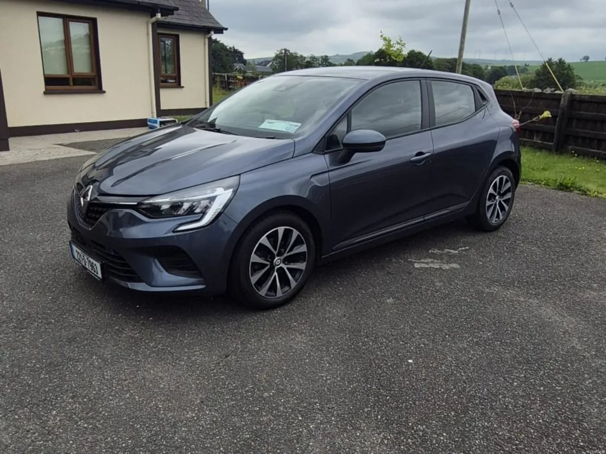 Renault Clio Iconic (NCT 2028) - Image 4