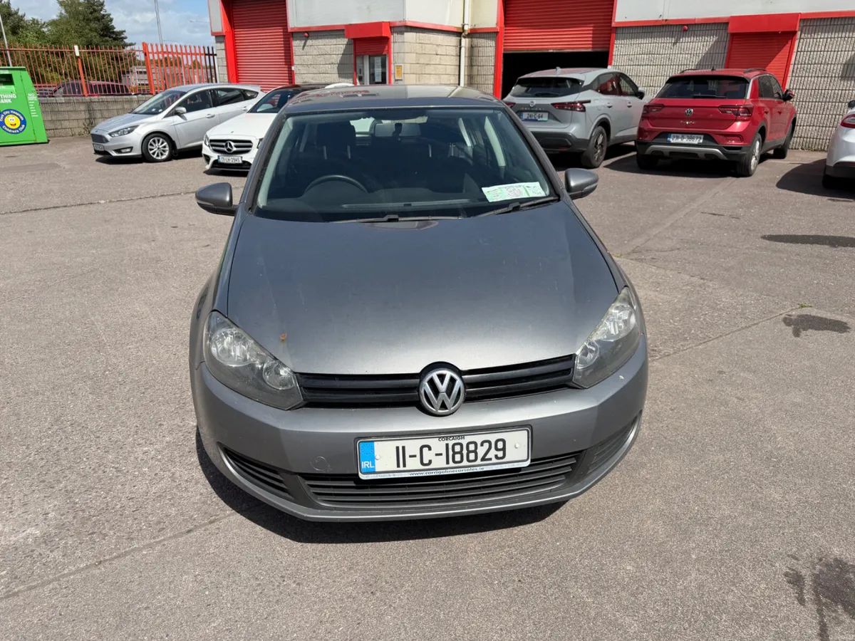 2011 Volkswagen Golf - Image 2