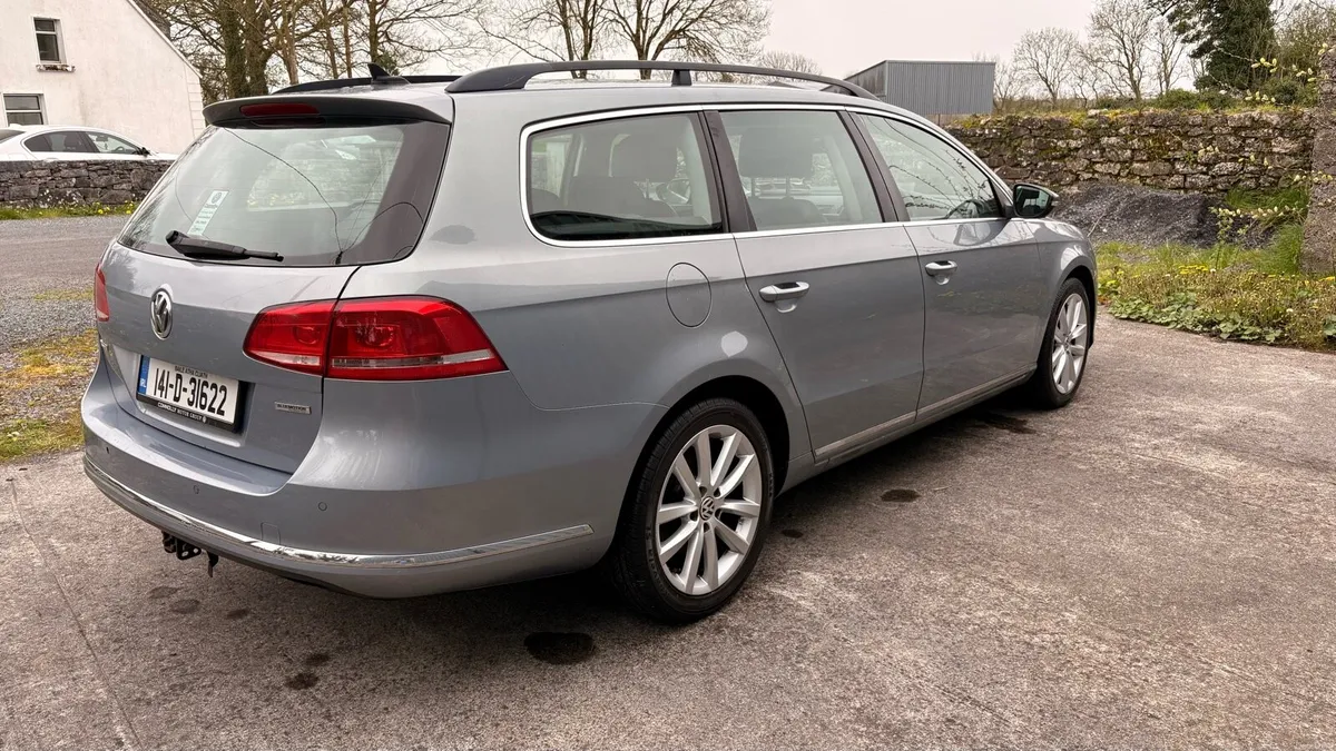 VW Passat Estate Executive model - Image 4