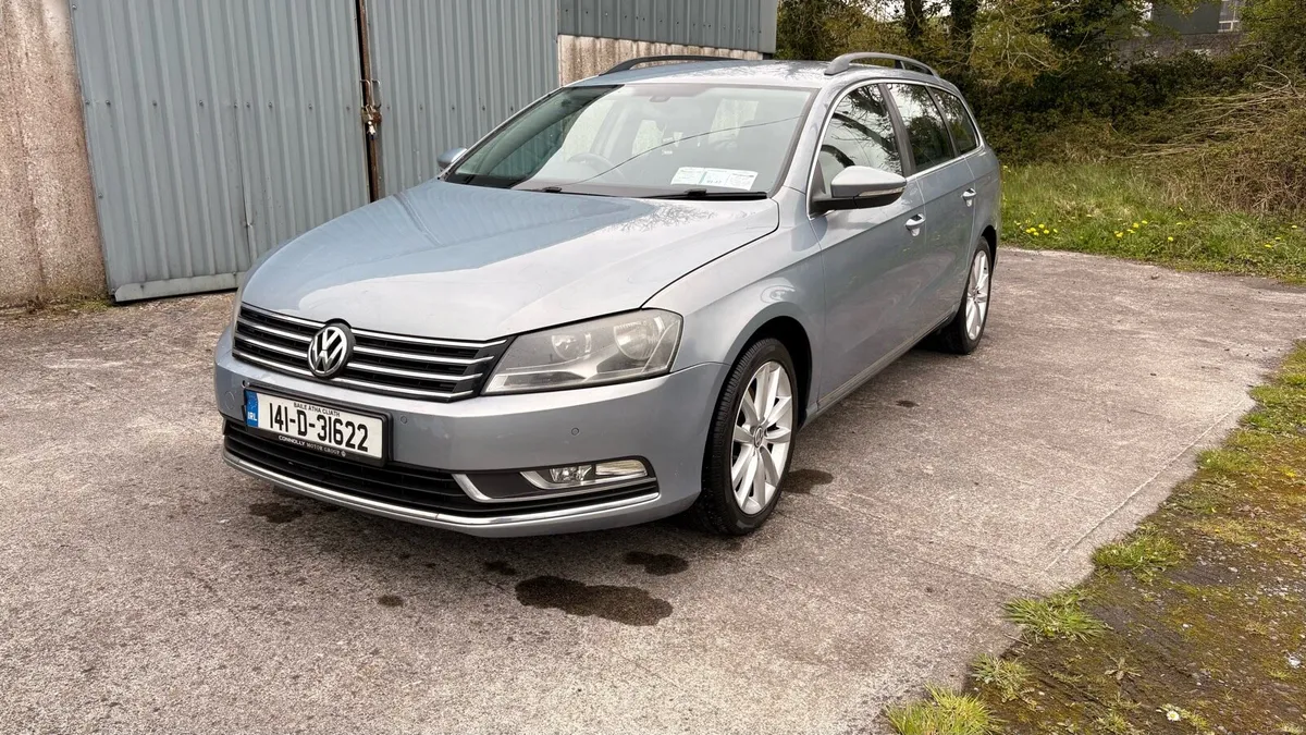 VW Passat Estate Executive model - Image 2