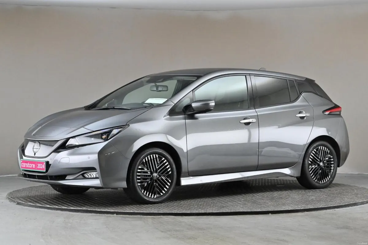 Nissan Leaf EV TEKNA 40KWH **FULL LEATHER**360 PAN - Image 4