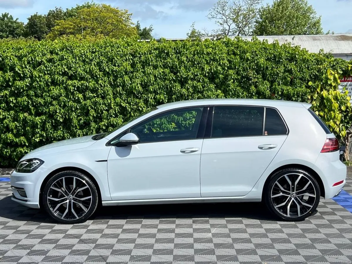 Volkswagen Golf HIGHLINE R-LINE PACK 1.4 TSI AUTO - Image 3