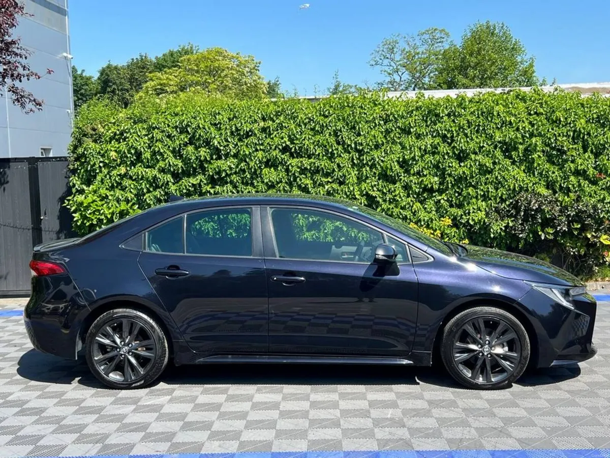 Toyota Corolla 1.8 HYBRID // REVERSE CAMERA // ADA - Image 2