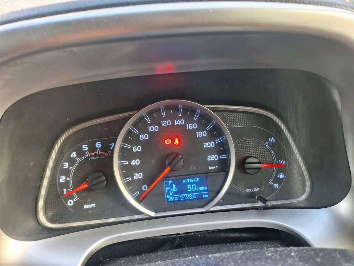 TOYOTA RAV4 XA40 2.0D4D LUNA 2WD - Image 6