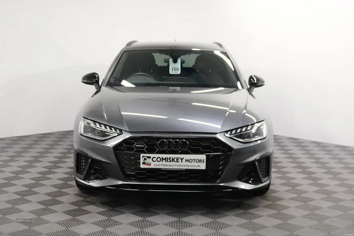 Audi A4 Avant TDI Black Edition - Image 2