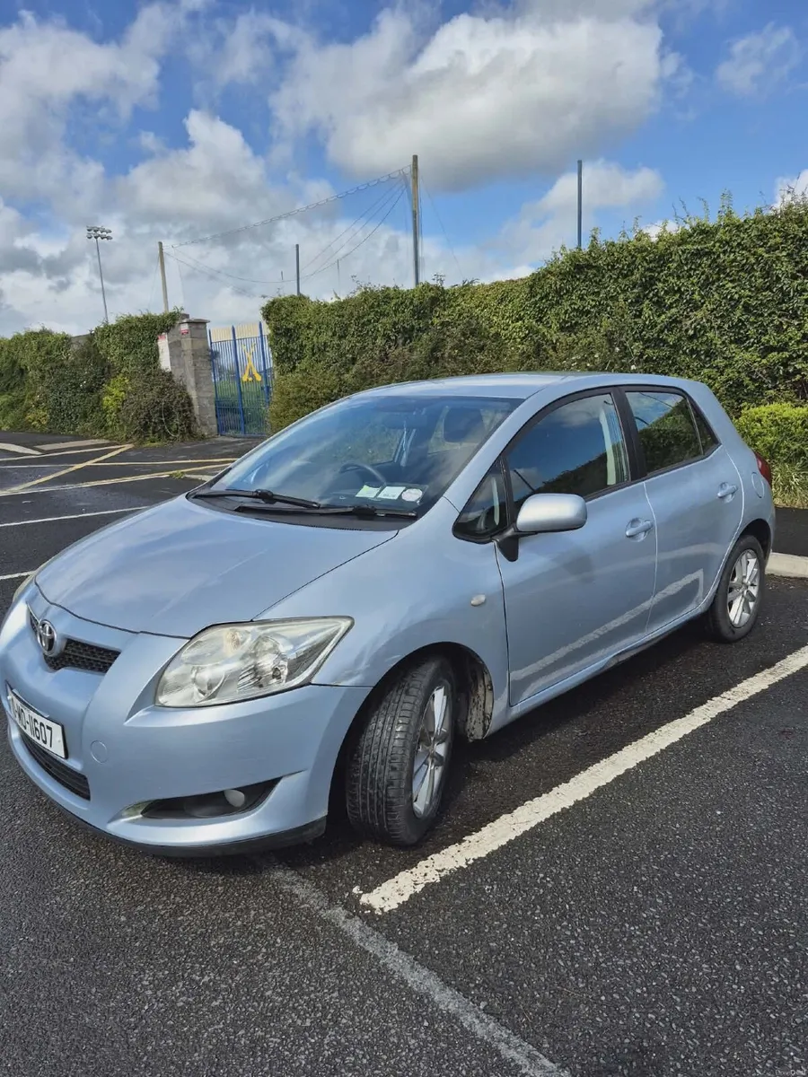 Toyota Auris 2010 - Image 2