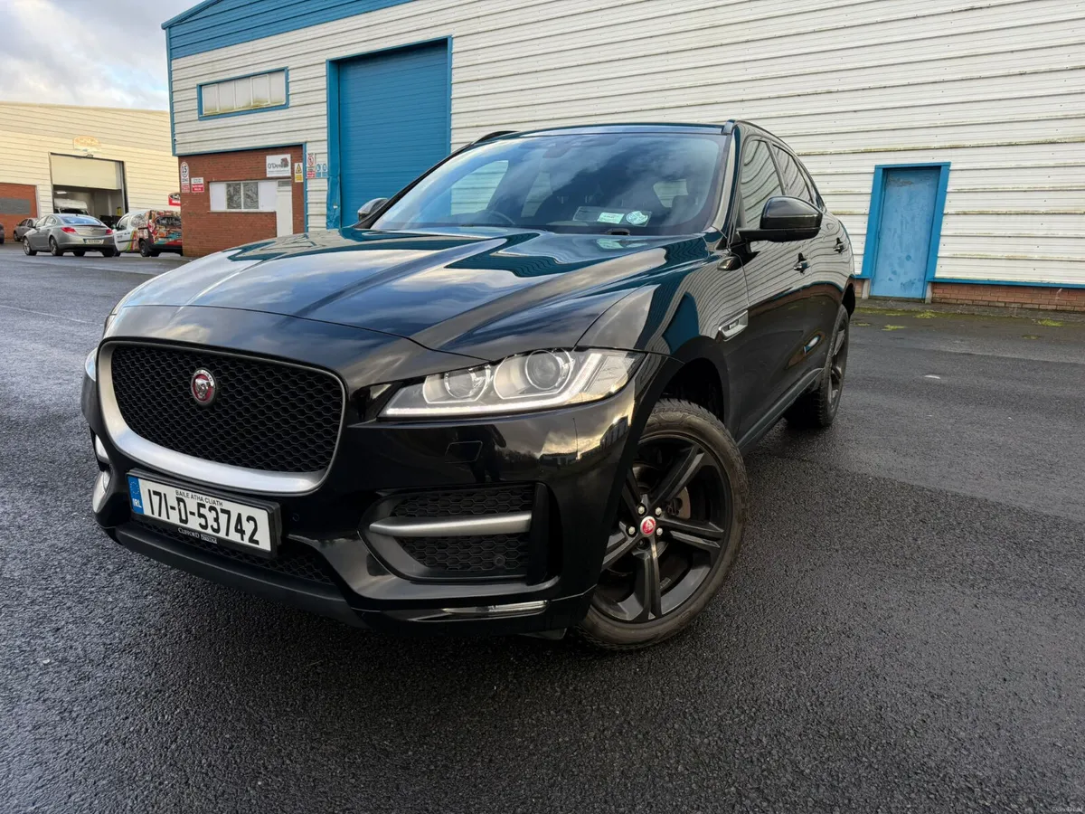 2017 Jaguar F-Pace 2.0 Diesel R-Sport - Image 2