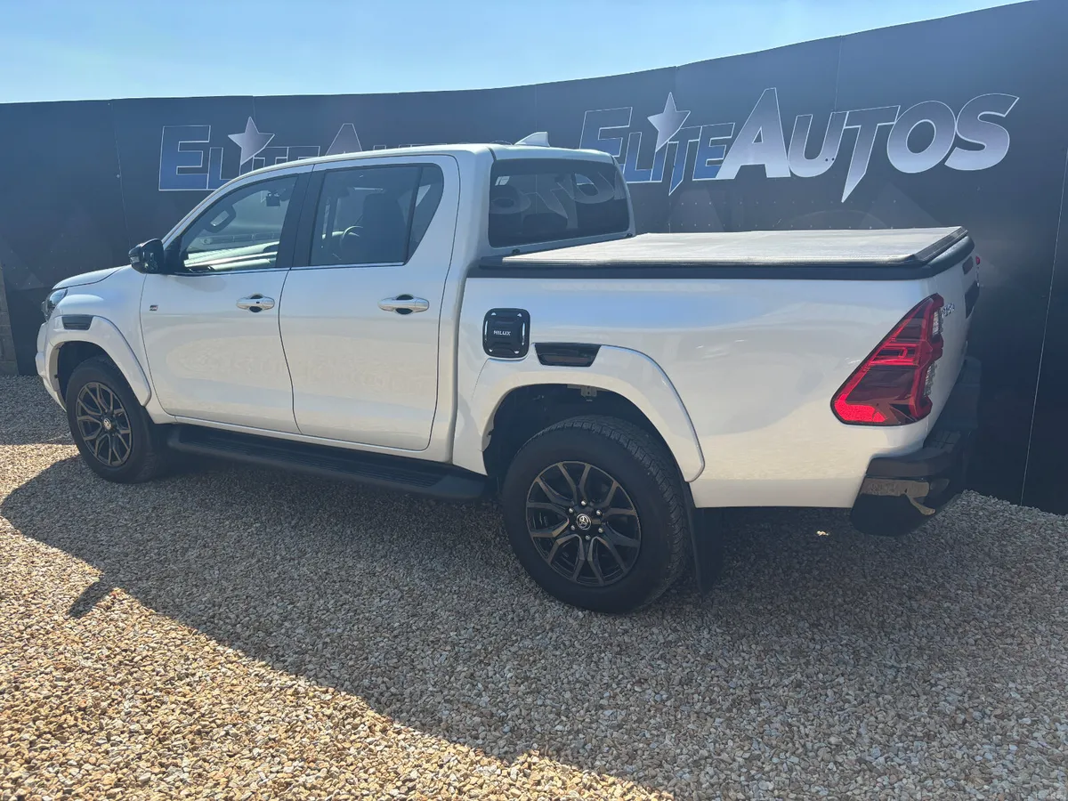 Toyota Hilux GR Sport Automatic 2024 - Image 5