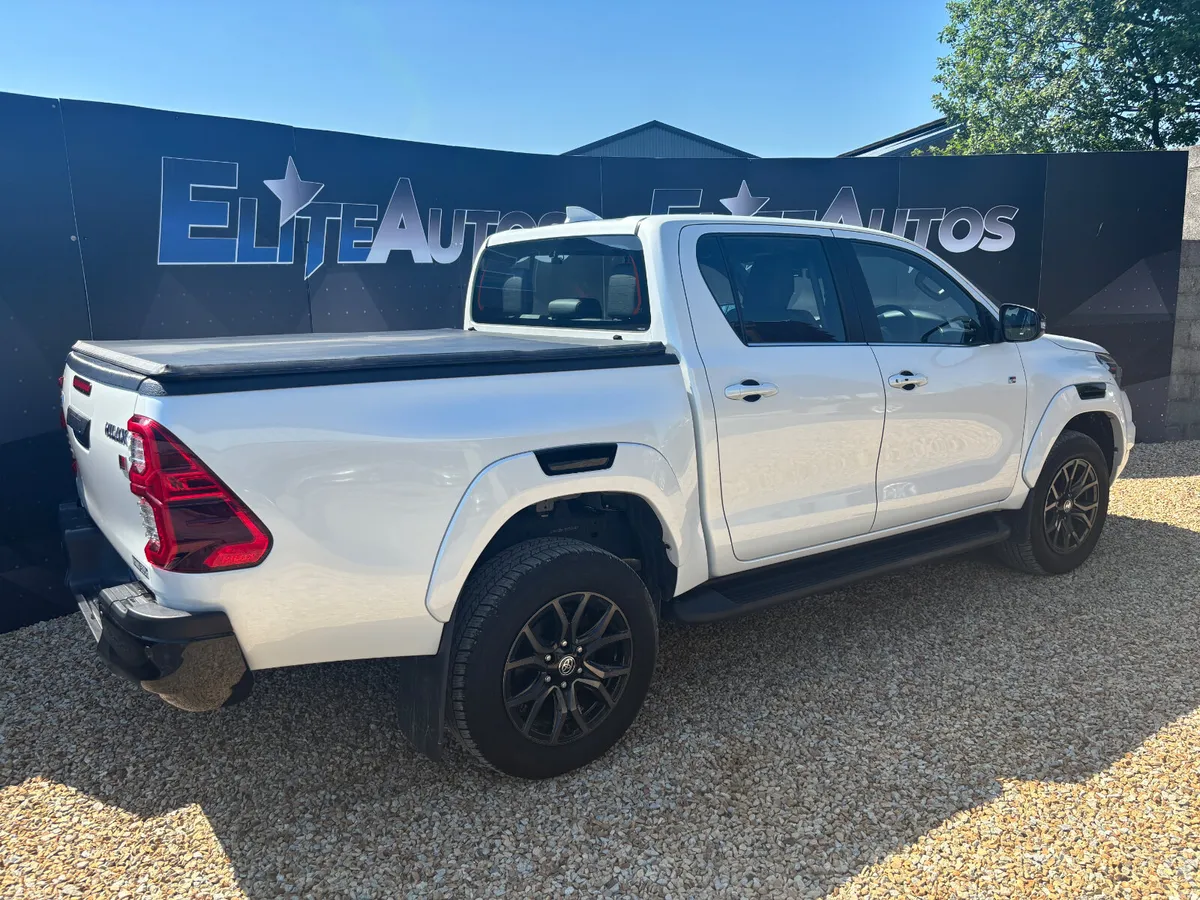 Toyota Hilux GR Sport Automatic 2024 - Image 6