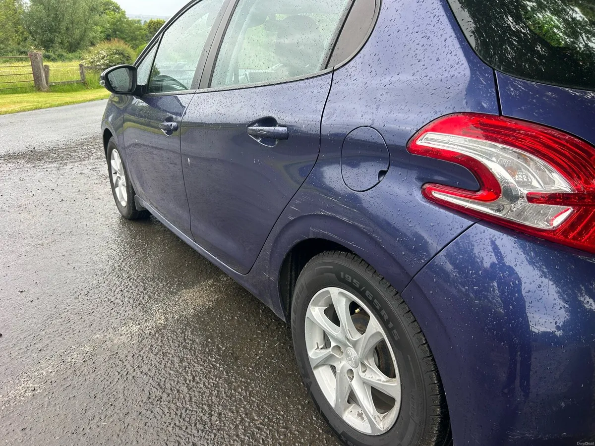 Peugeot 208 2015 - Image 3