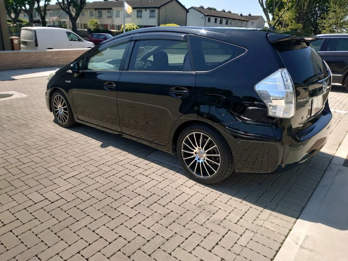 Toyota Prius Alpha 5 SEATER - Image 4