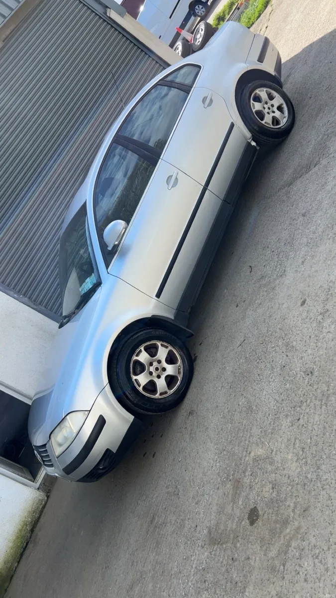 2004 sunlid Passat - Image 3
