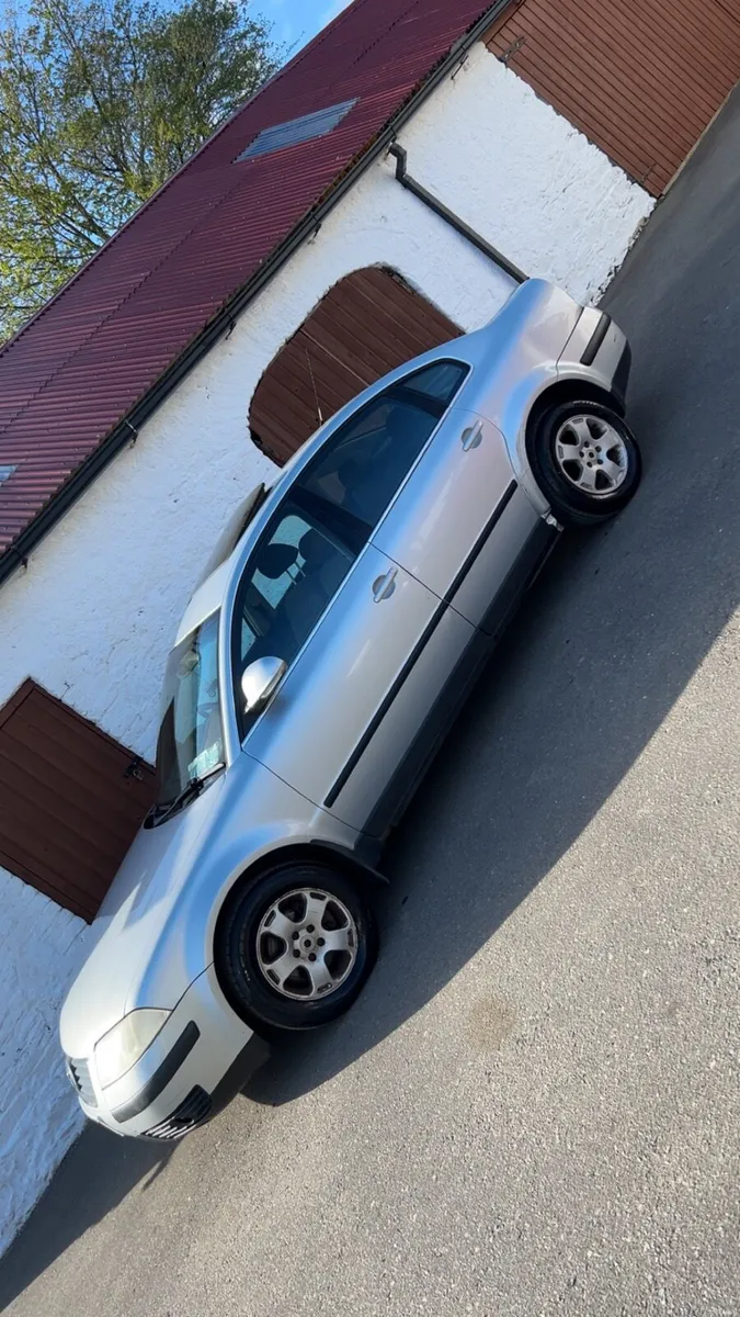 2004 sunlid Passat - Image 1