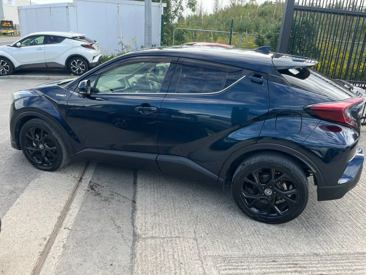 TOYOTA C-HR 2019, 1.8 HYBRID AUTO LOW KM HIGH SPEC - Image 3