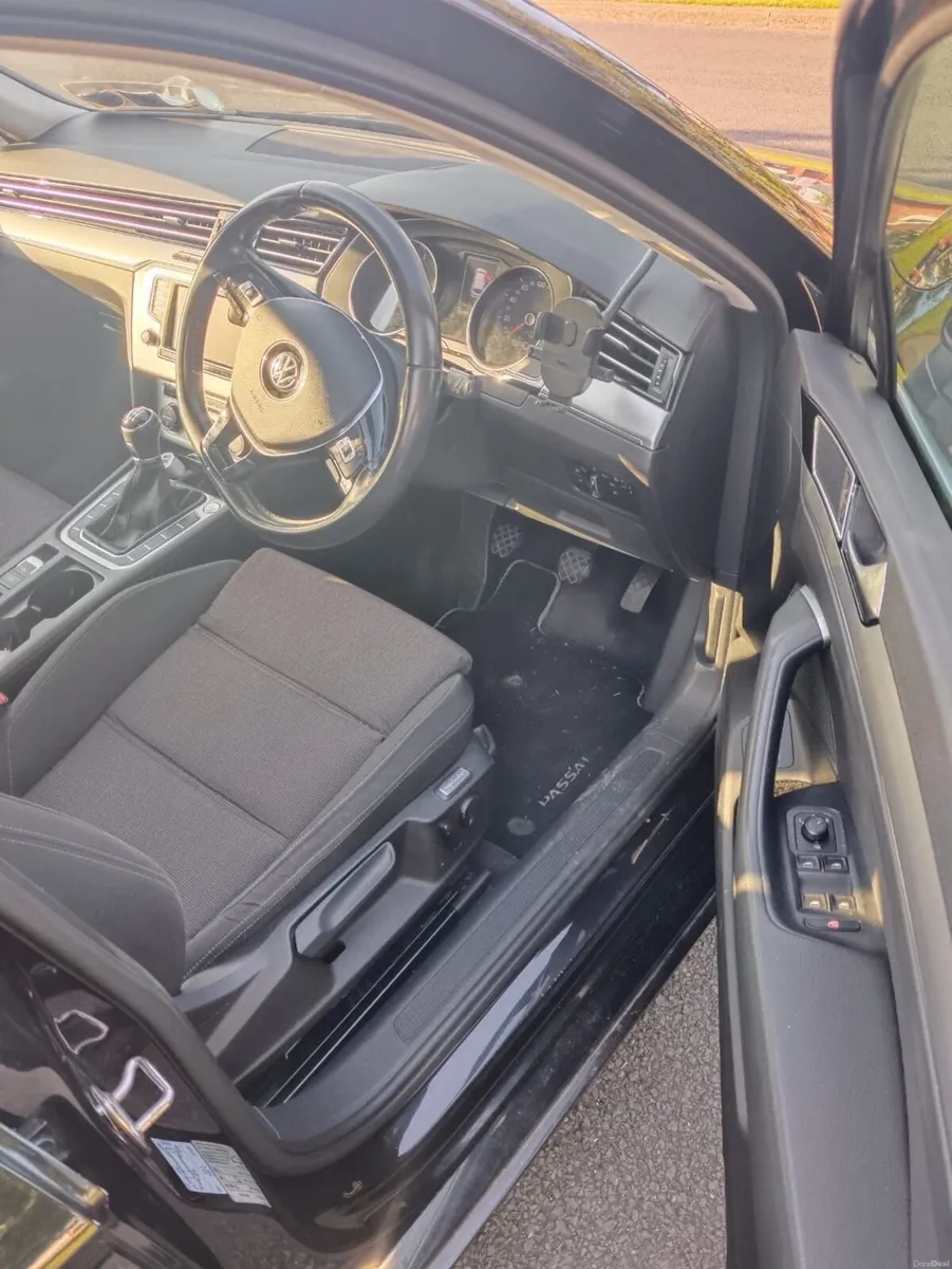 Volkswagen Passat 2016 Manual Diesel - Image 5