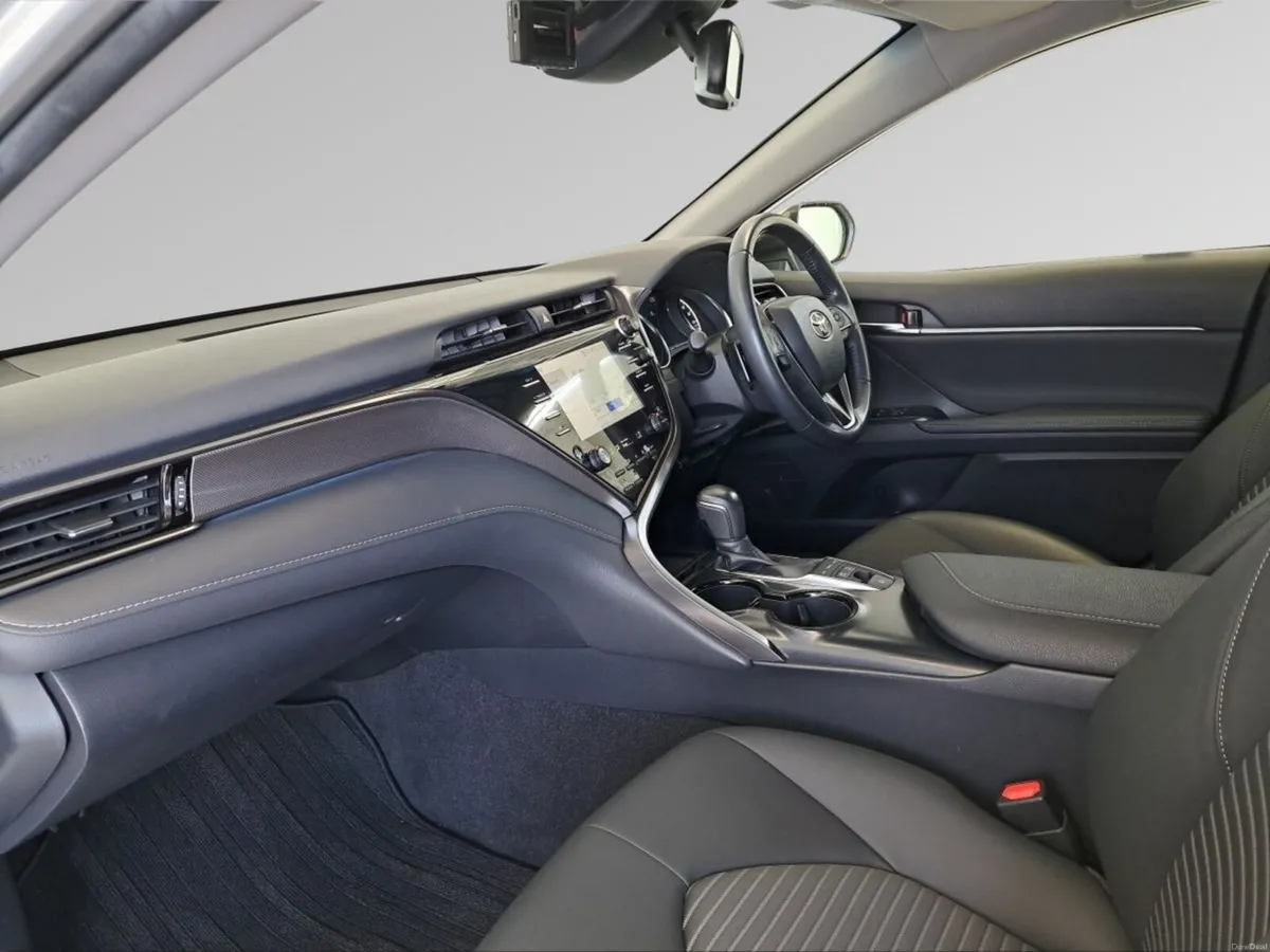 Toyota Camry HYBRID AUTO - Image 4