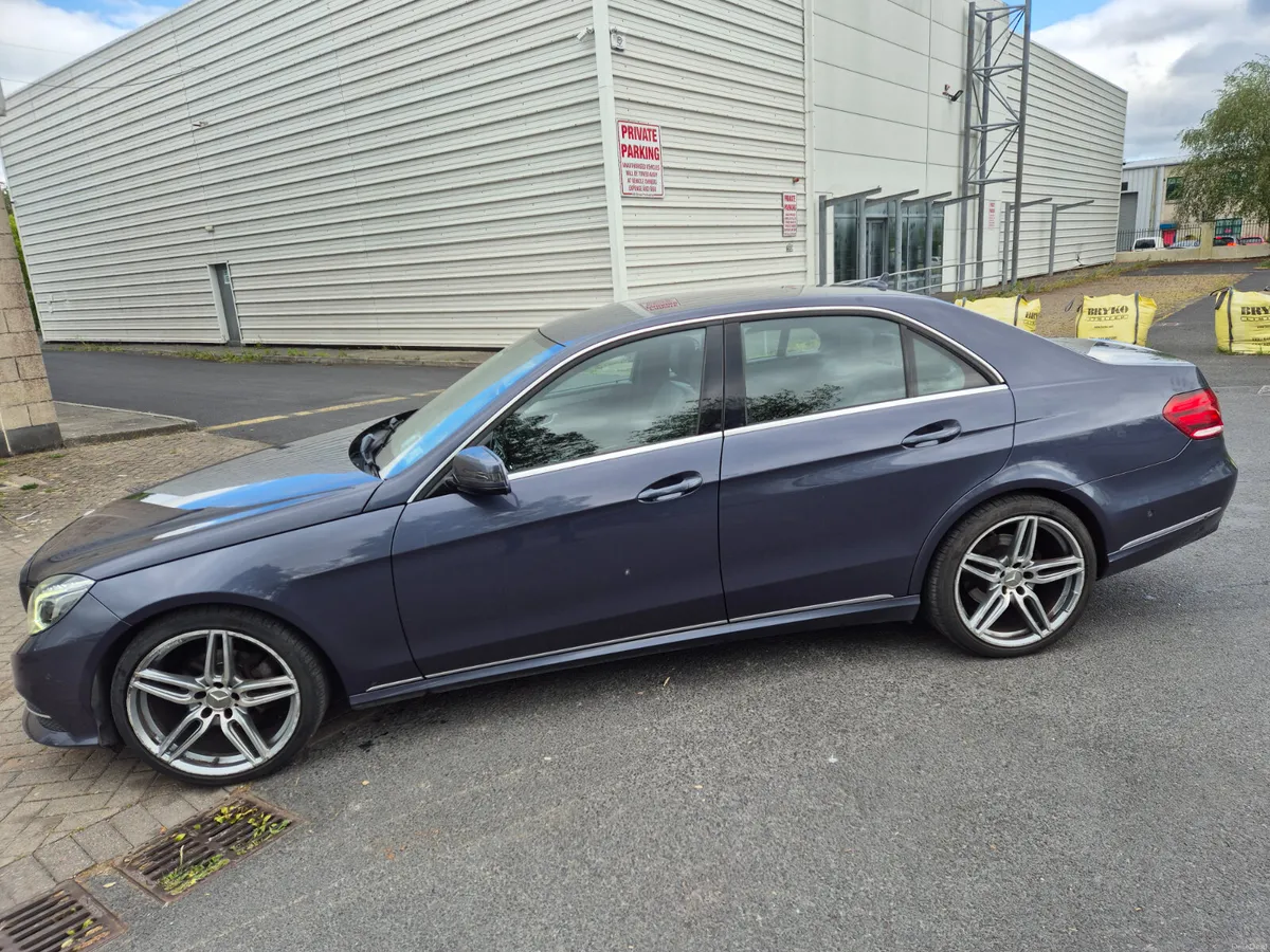 Mercedes-Benz E220 Bluetec.Diesel. Automatic RTD - Image 3