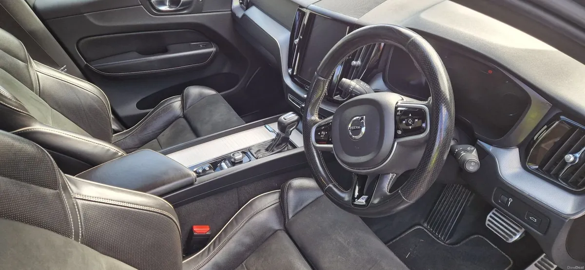 Volvo XC60 2019 - Image 2