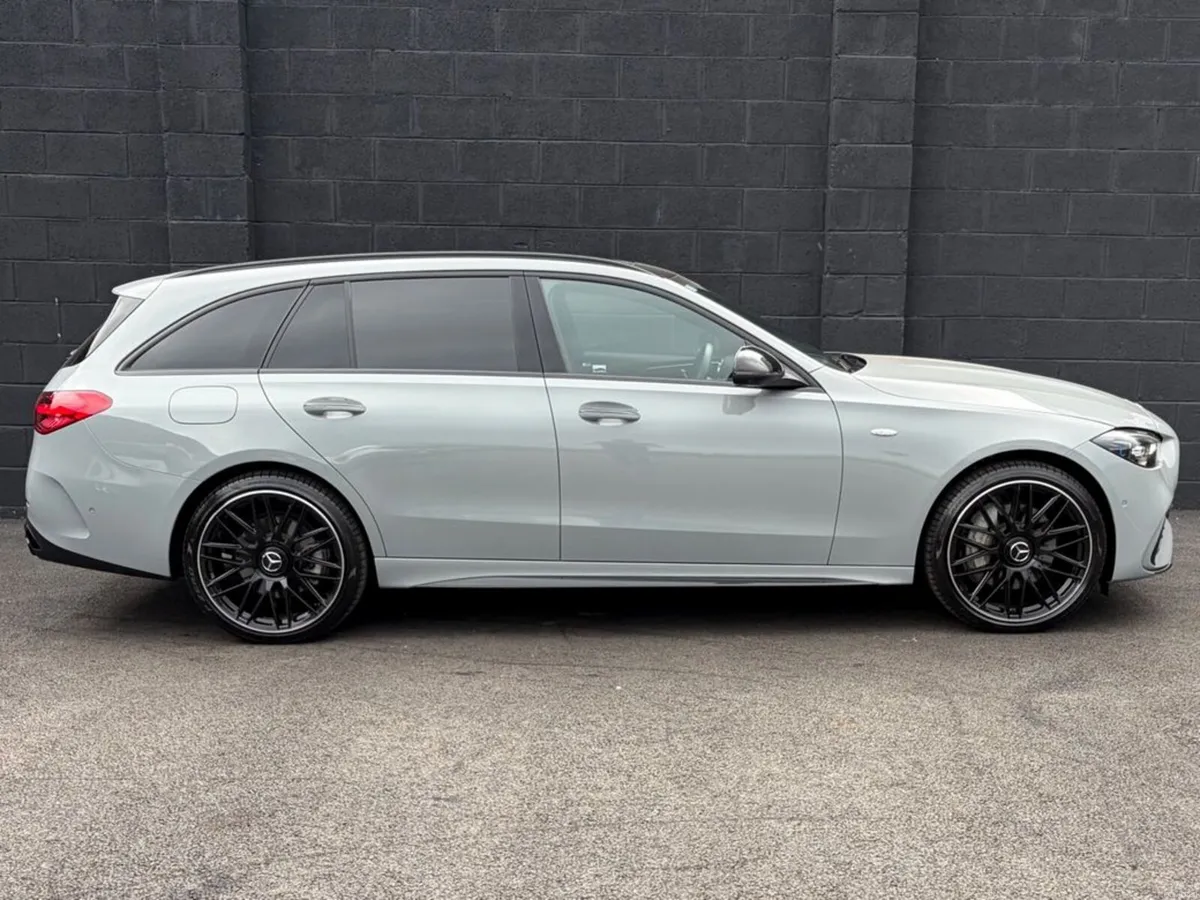 Mercedes-Benz C-Class C300e Premium Plus AMG Line - Image 4