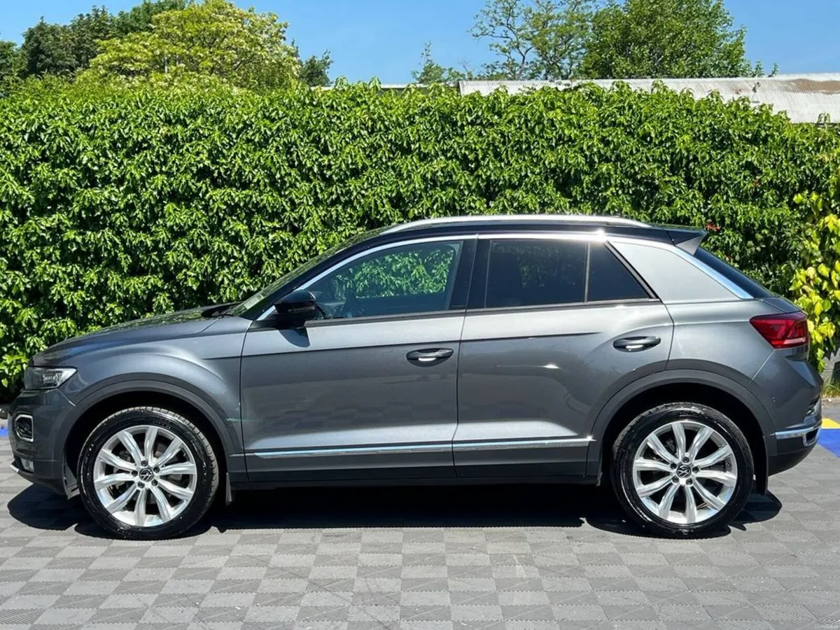 Volkswagen T-Roc SPORT 2.0 TDI AUTO // VERY LOW MI - Image 3