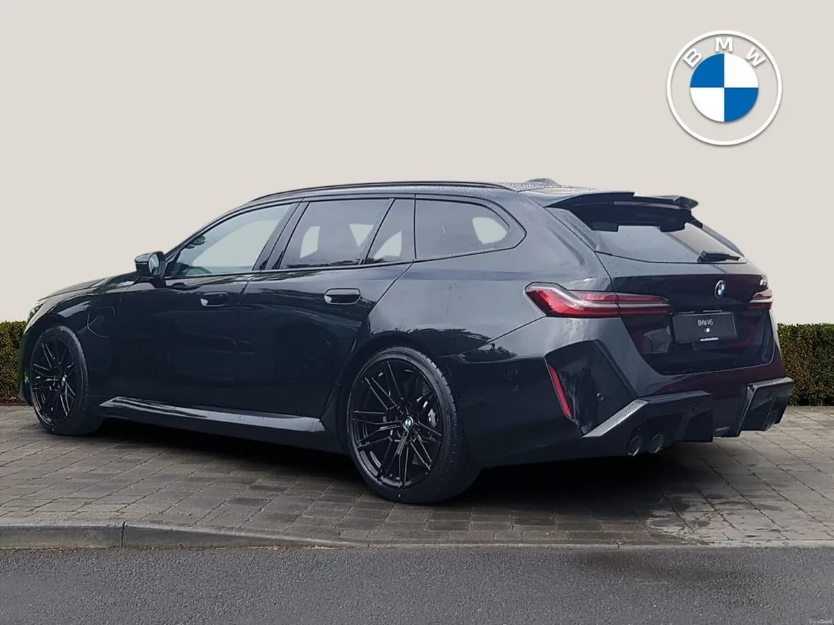 BMW M5 Touring - Image 2