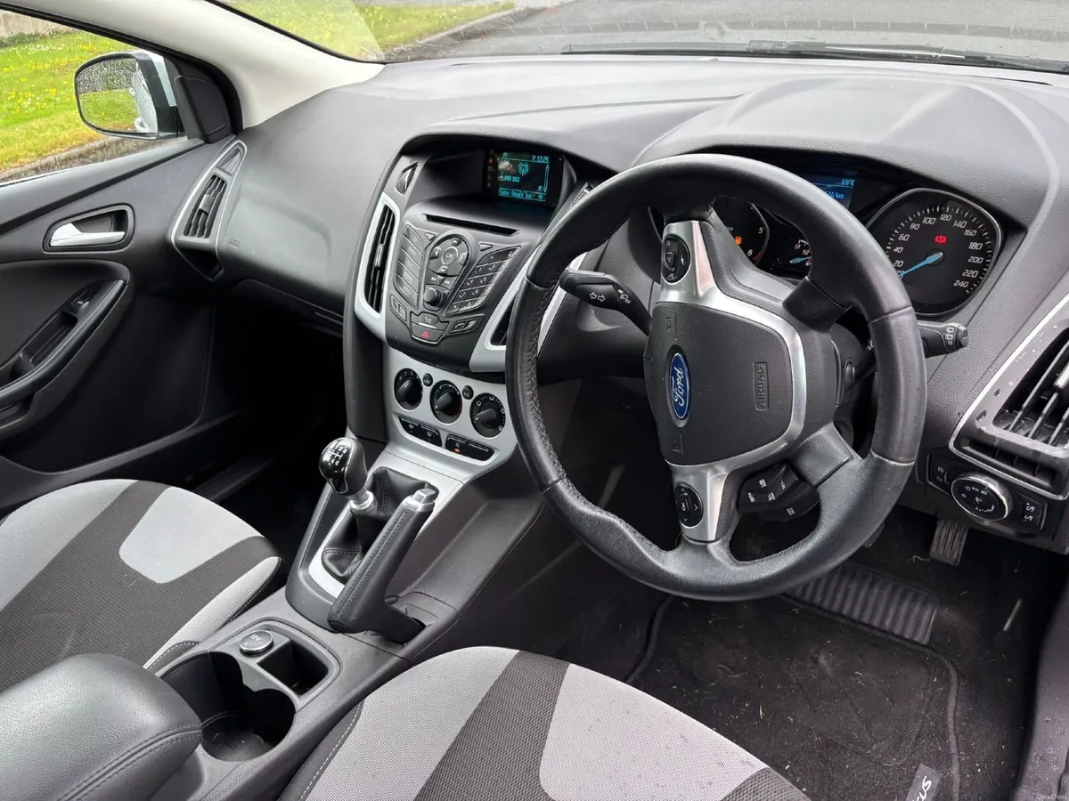 Ford Focus 2014 - Image 2