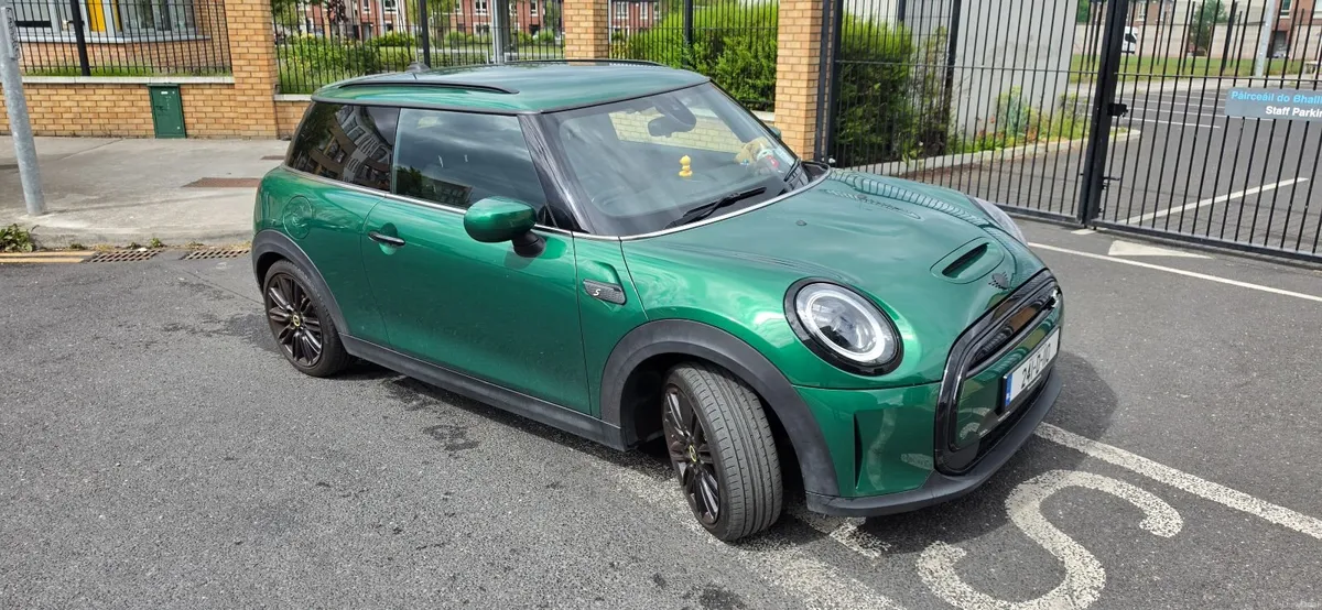 Mini Cooper 2024 - Image 1
