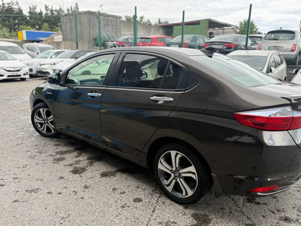 2015 Honda Grace Automatic/ G leather Spec - Image 4