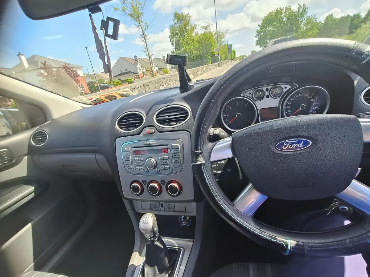 Ford Focus 2010 - Image 2