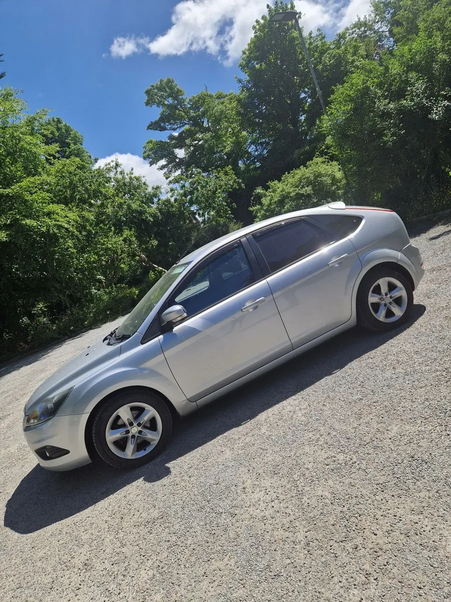 Ford Focus 2011 - Image 1
