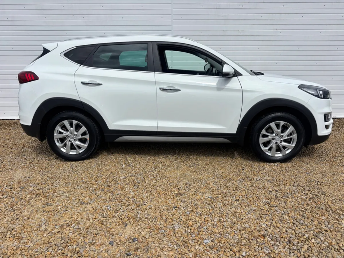 Hyundai Tucson IX35 EXECUTIVE PLUS 5DR - Image 3
