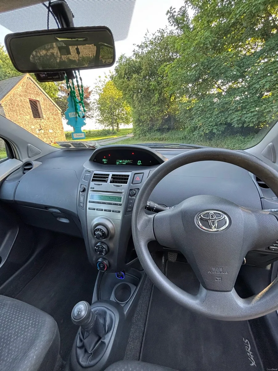 2011 Toyota Yaris - Image 4